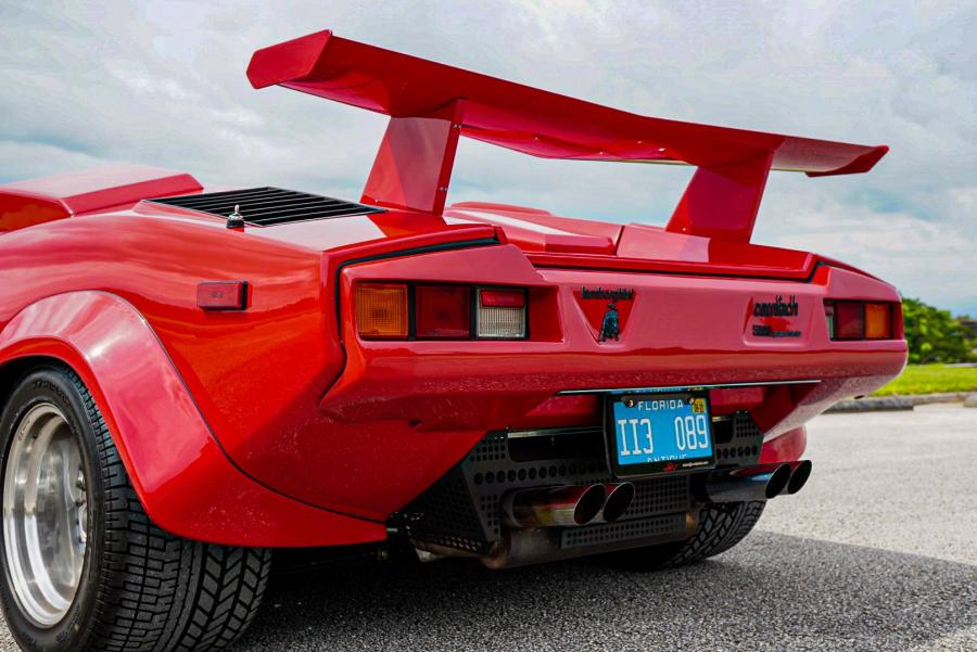 Детали экстерьера Lamborghini Countach LP5000 S Quattrovalvole 1988 года  (фото 40 из 146)